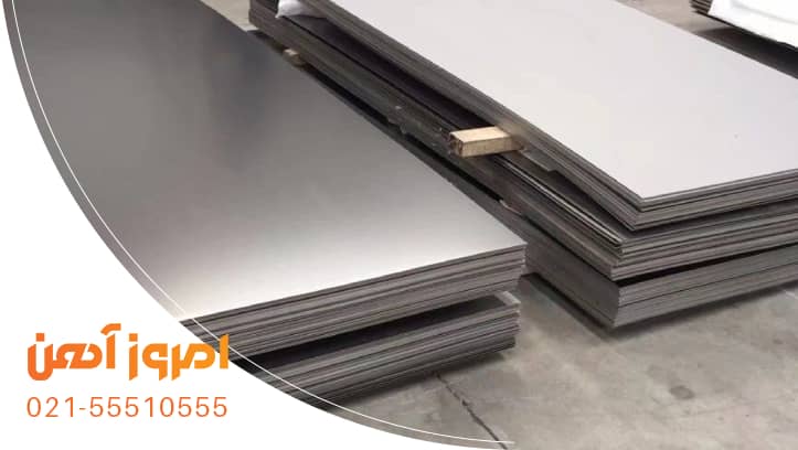 چند دسنه از محصولات ورق گرم که روی هم چیده شدهاند.