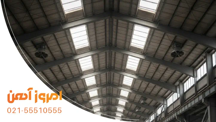 تیرآهن‌های سقف سوله در حال تحمل تنش حاصل از وزن سقف